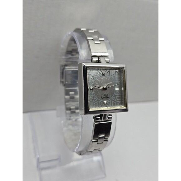 Titan Raga 2509SAA Womens Square Silver Dial Bracelet Quartz Watch New Battery - Picture 3 of 12